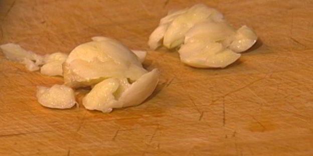 грибы с горчицей, маслом и петрушкой на гриле