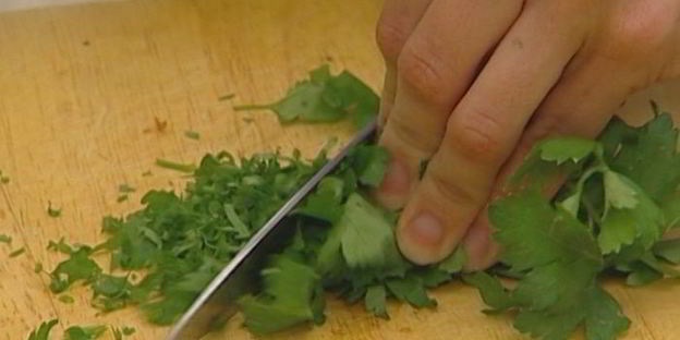 грибы с горчицей, маслом и петрушкой на гриле