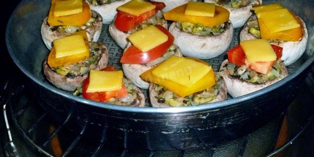 грибы с сыром и помидорами в духовке