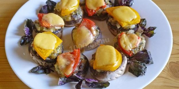 грибы с сыром и помидорами в духовке