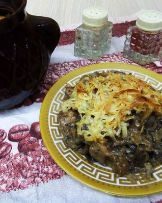 Грибы в горшочках с сыром луком курицей