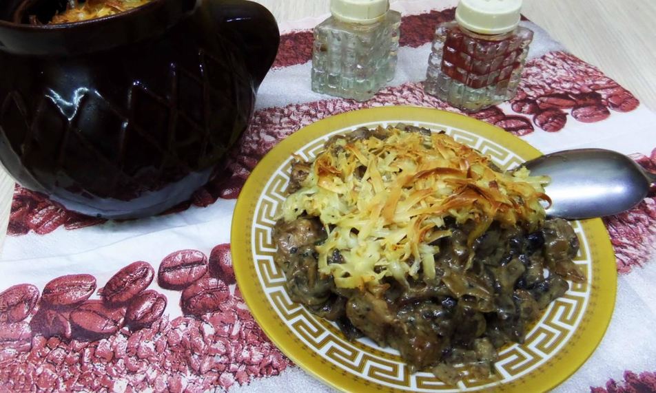 Рецепт грибы в горшочках с сыром луком курицей