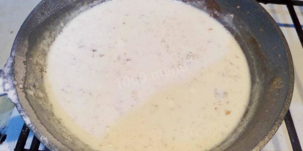 грибы в горшочках с сыром луком курицей