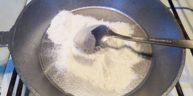 грибы в горшочках с сыром луком курицей