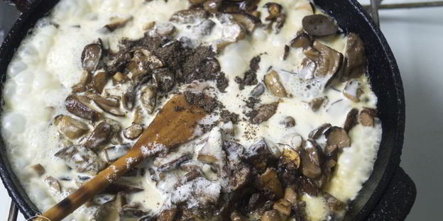 грибы в сметане под сыром