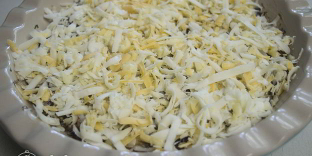 грибы в сметане под сыром