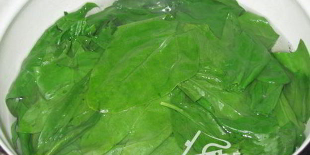 грибы, запеченные со шпинатом и яйцом