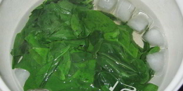 грибы, запеченные со шпинатом и яйцом