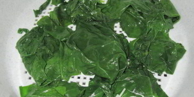 грибы, запеченные со шпинатом и яйцом