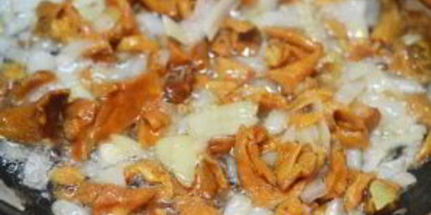 лисички с кабачками жареные