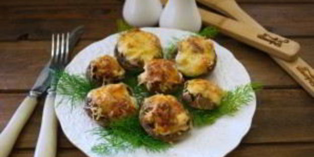 начиненные грибы в духовке