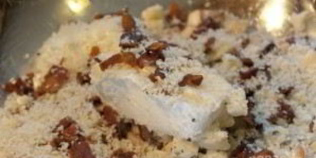 шампиньоны, фаршированные беконом и сыром