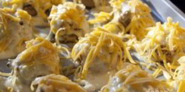 шампиньоны, фаршированные беконом и сыром