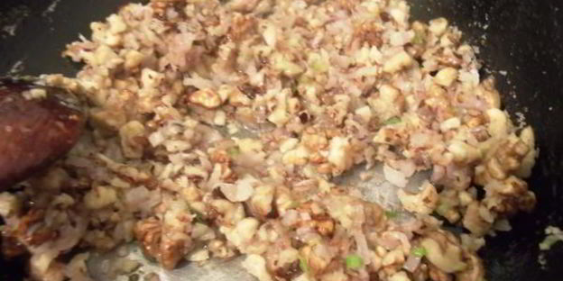 шампиньоны с грецкими орехами