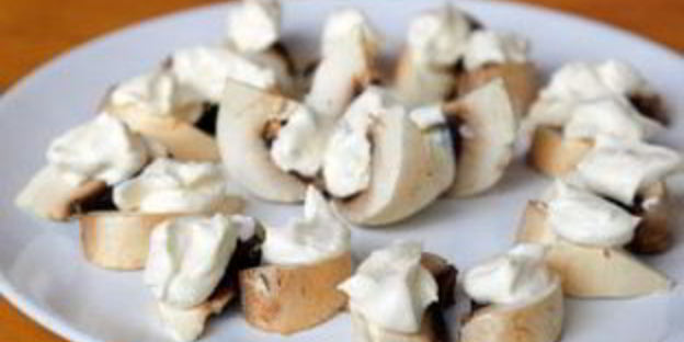 шампиньоны с красной икрой