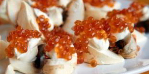 шампиньоны с красной икрой