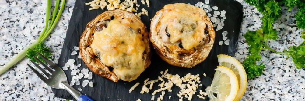 Шампиньоны с курицей и сыром