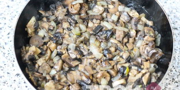 шампиньоны с курицей и сыром