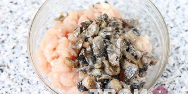 шампиньоны с курицей и сыром