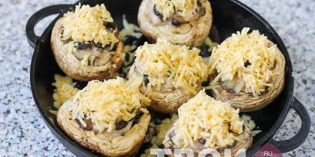 шампиньоны с курицей и сыром