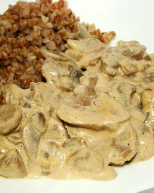 Шампиньоны в сметанном соусе