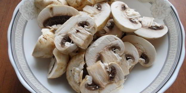 шампиньоны в сырном кляре