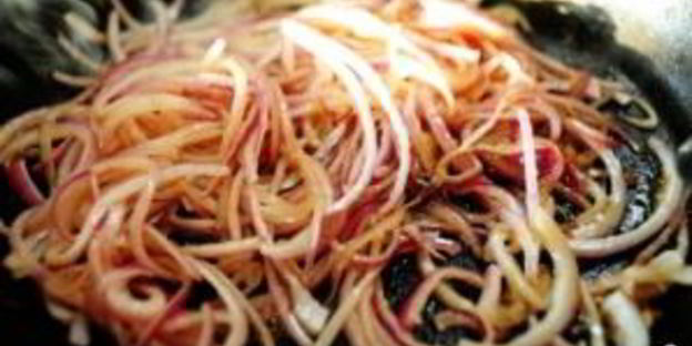 шампиньоны жареные с луком