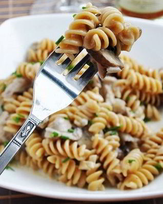 Жареные грибы с макаронами