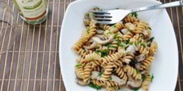 жареные грибы с макаронами