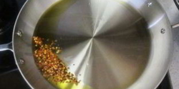 жареные грибы с макаронами