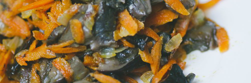 Жареные грибы с морковкой и луком