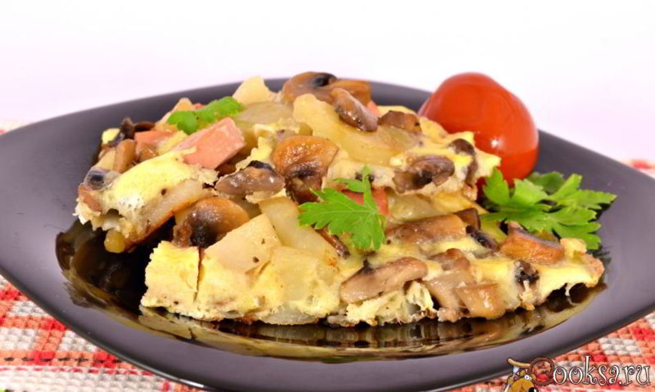 Рецепт жареных шампиньонов с картофелем, сосисками и яйцом