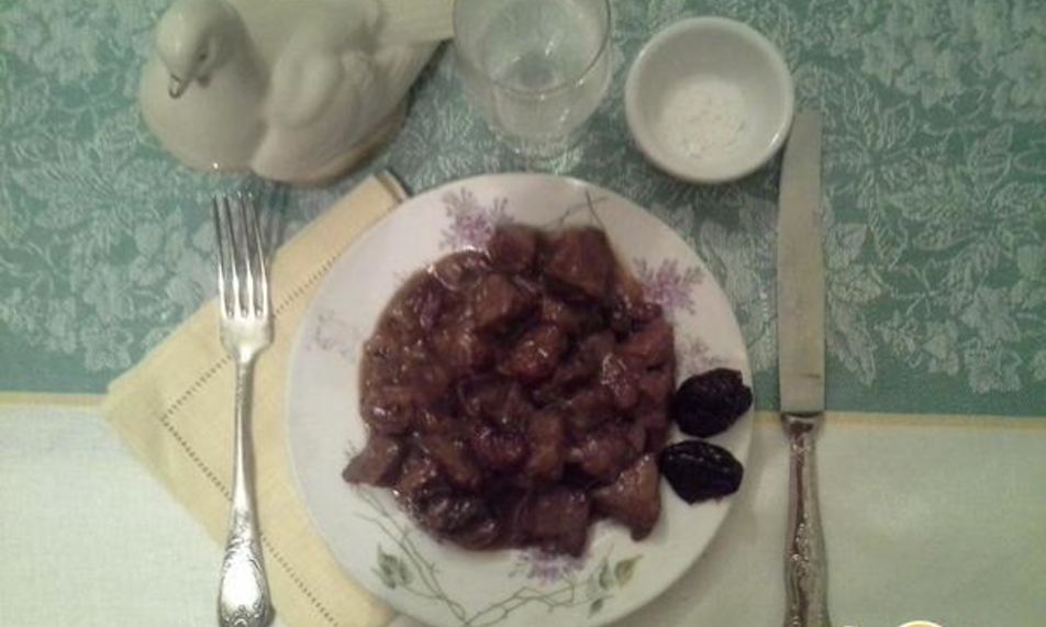 Рецепт гуляша из говядины в пиве с вишней и черносливом