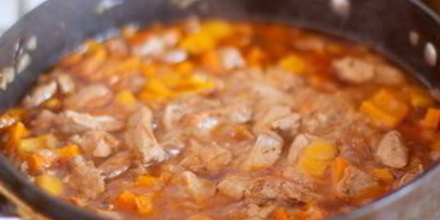 гуляш из индейки по-испански