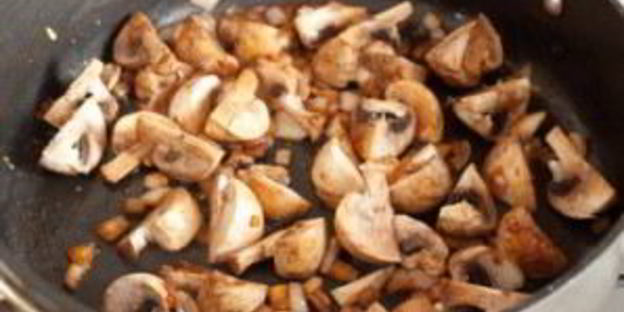 гуляш из индейки с грибами