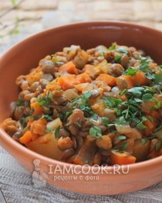 Гуляш из картофеля и чечевицы