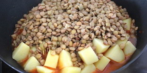 гуляш из картофеля и чечевицы