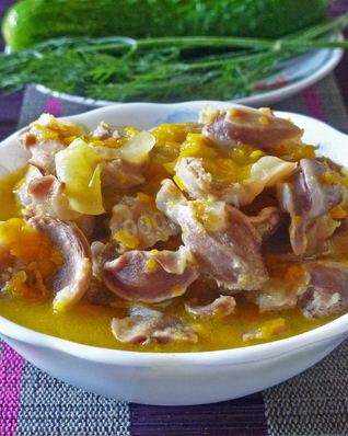 Гуляш из куриных желудков