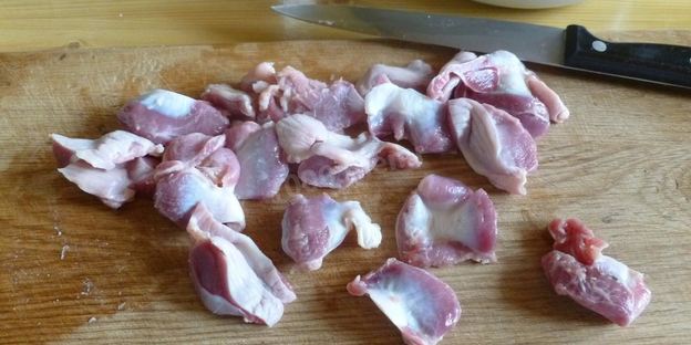 гуляш из куриных желудков