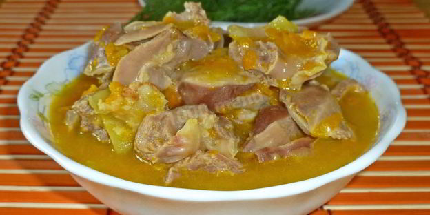 гуляш из куриных желудков