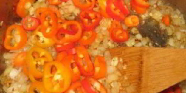 гуляш из курицы с грибами