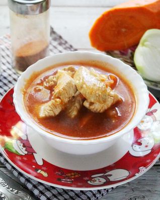 Гуляш из курицы с подливкой