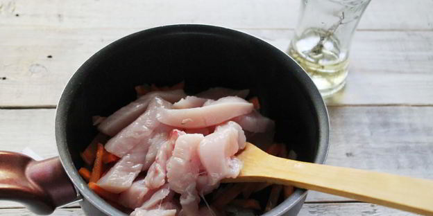 гуляш из курицы с подливкой