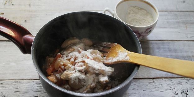 гуляш из курицы с подливкой