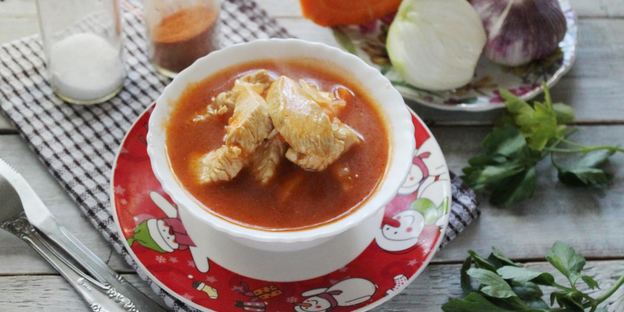 гуляш из курицы с подливкой