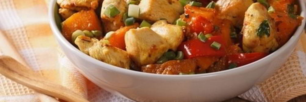 Гуляш из курицы со сладким перцем