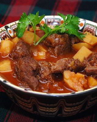 Гуляш из мраморной говядины