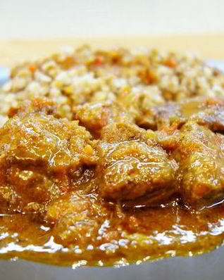 Гуляш из свинины на темном пиве