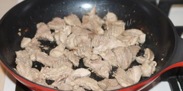 гуляш из свинины с подливкой