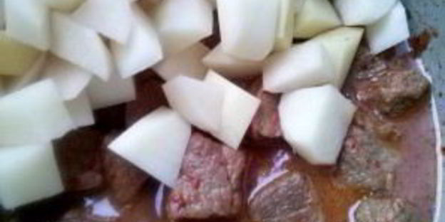 гуляш по-венгерски с клецками